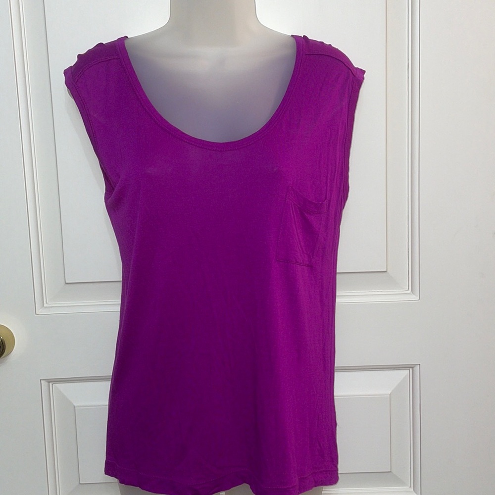 Club Monaco fuchsia T-shirt